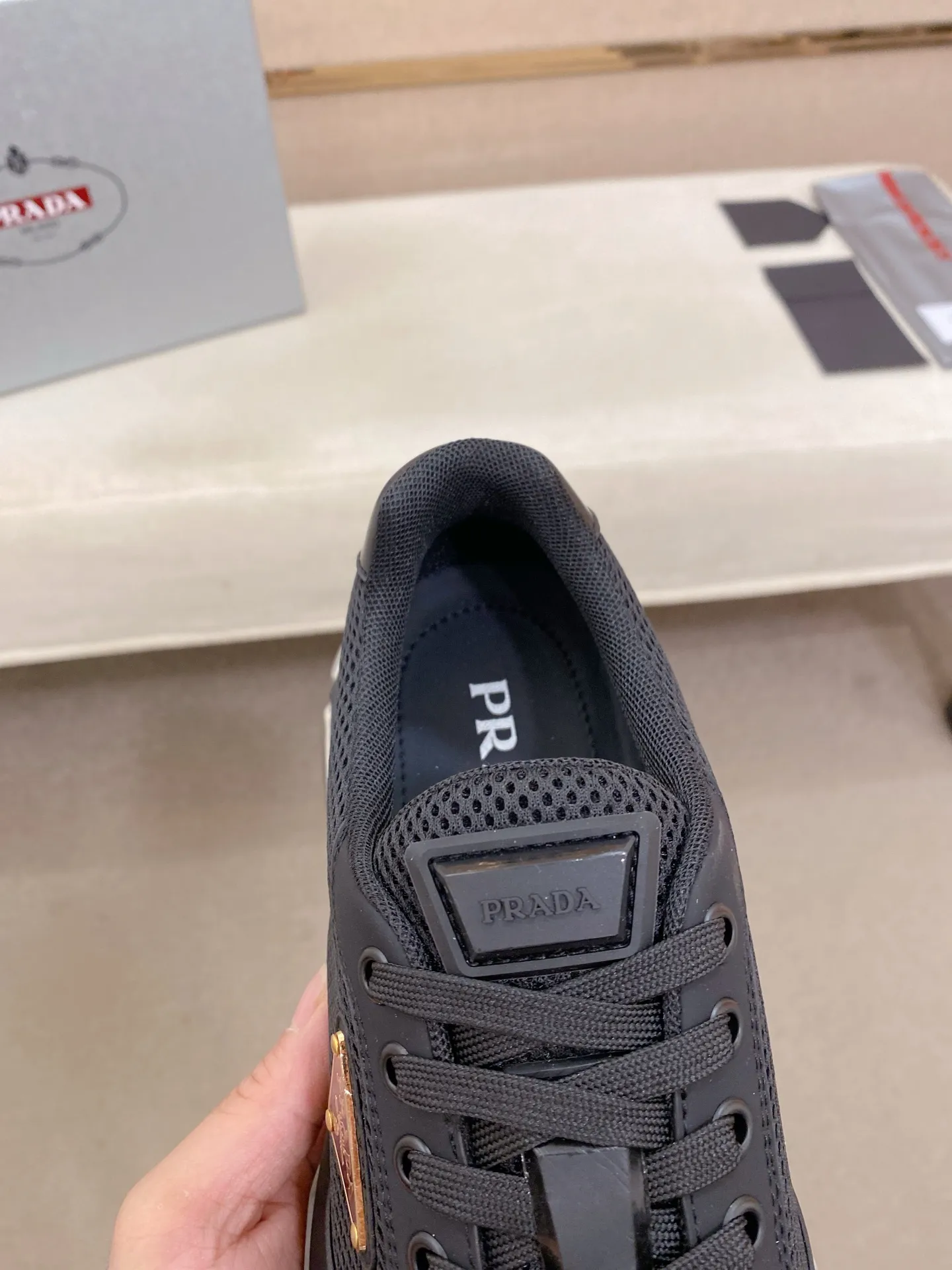 Factory price 660💰 ✔️✔️✔️High version High-quality new PRADA (Prada) counters are on the market at the same time, new men's shoes, 😘fabrics imported first-layer cowhide and mesh fabrics, purely handmade. Lining: Full cowhide lining. 👍🏿 High-end ☄️ air-cushion molded anti-slip rubber outsole, exquisite lines, simple and elegant, comfortable and high-end for leisure travel. Code number: 38 to 45